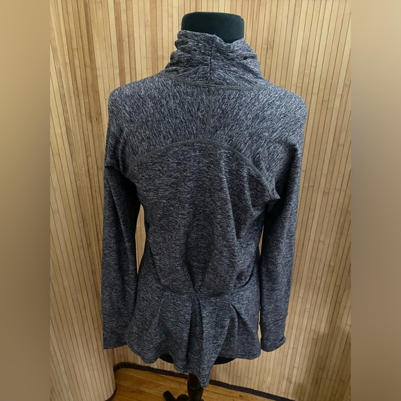 Lululemon Warm Your Core Long Sleeve Tee Heathered Black size 6 - Picture 12 of 14